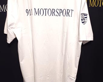 T-shirt de sport automobile inspiré de Porsche personnalisé | T-shirt de course personnalisé avec logo, nom et numéro | Cadeau pour amateur de voiture