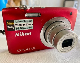 RED NIKON CoolPix S2600