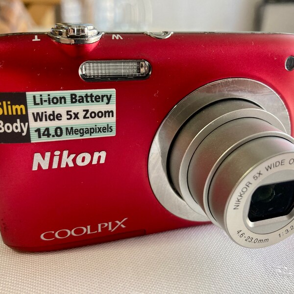 RED NIKON CoolPix S2600