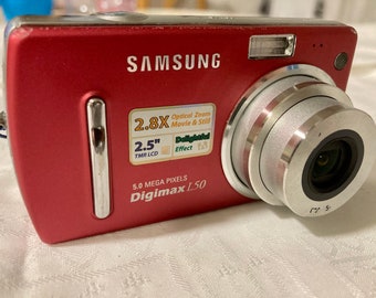 RED Samsung DIGIMAX L50 Camera