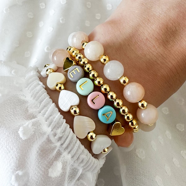 Bracelet prénom personnalisé avec perles en pierre naturelle et lettres colorées