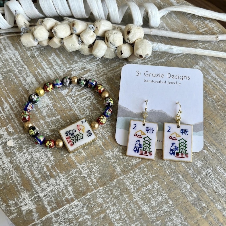 Mahjong Tile-inspired Beaded Bracelet and Earrings. afbeelding 1