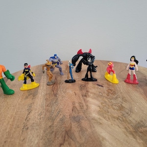 DC Super Heroes Lot of 10 Cake Toppers/PVC Figures