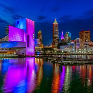 Cleveland Skyline, Rock n Roll Museum und Cleveland Hafen, blaue Stunde, Drucke, Leinwand, Acryl, Metall, Sonnenaufgang, Sonnenuntergang