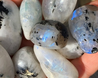 Moonstone Crystal Tumblestone Natural Gemstones Healing Stones with Flash Moon Stone Reiki Gift Shop UK