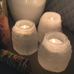 Selenite Crystal Mountain Top Świecznik Świece Tea Light Wystrój domu Naturalne kryształowe kamienie lecznicze Satin Spar Unikalny pomysł na prezent w sklepie UK