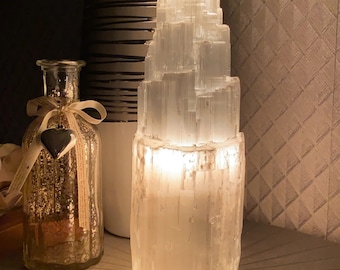Stor selenit tornlampa naturliga kristaller spirituell mysig nattlampa bordslampa till salu satin spar kristall torn belysning dekorbutik