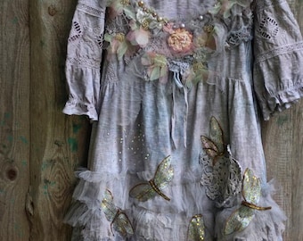 Top/tunica in cotone stile boho artistico, tinta a mano con applicazioni in pizzo, dettagli ricamati e perline applicate a mano, stile boho gypsy
