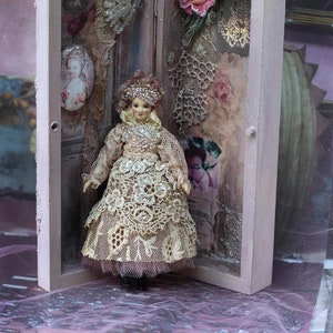 Conjunto artístico original, tocador &quot;de cuento de hadas victoriano&quot;, collage de inspiración victoriana, muñeca vintage restaurada, hecha a mano, pintada a mano