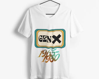 Camiseta retrô Gen X 1965-1980 com logo retrô, tipografia vintage dos anos 80, camiseta nostálgica, blusa casual com decote em V para mulheres e homens, ótima opção de presente.