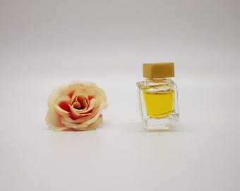 V'E by Versace (1989) MINIATURE perfume. 3.5ml / 0.11 fl.oz. EDP. Splash, NOT spray. No Box. ***Very rare discontinued vintage***