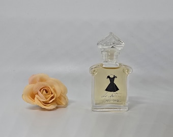 Guerlain La Petite Robe Noire MINIATURE perfume. 5ml / 0.16 fl.oz. EDP. Splash. No box! **The picture and the letters are a bit worn off**