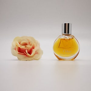Vintage (1975) MINIATURE perfume for her. 4ml / 0.13 fl.oz. EDT. NOT spray, but splash. No Box!. ***Collectible vintage***