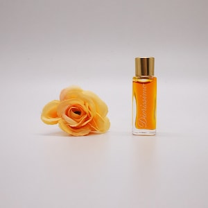 Diorissimo (1956) micro MINIATURE perfume.  2ml /0.06 fl. oz. Collectible. Splash, NOT spray. PARFUM. No Box! It&#39;s a very tiny mini perfume.