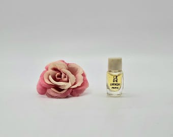 PARFUM. Le de Givenchy (1957). 1ml / 0.03 fl.oz. MICRO MINIATURE. Splash, not spray. **Ultra rare and discontinued, collector's must have!**