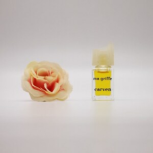 PARFUM Carven Ma Griffe MINIATUR Parfüm. 2ml/ 0.07fl. Unze. Parfum. Plantschen, nicht sprühen. Ohne Box!   Seltene Vintage  