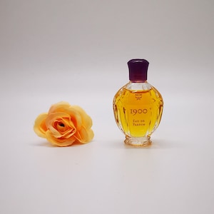 MCM 1900 (1991) MINIATURE perfume. 5ml /0.16 fl.oz. EDP. Splash, not spray. No box! ***Collectible vintage***