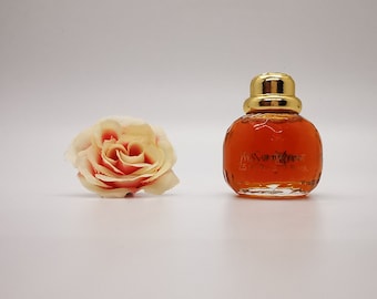 Paris (1983) MINIATUR Parfum für Sie. 7.5ml/ 0.25 fl.oz. EDT. Plantschen, nicht sprühen. Sammlerstück Vintage. **Ohne Box**