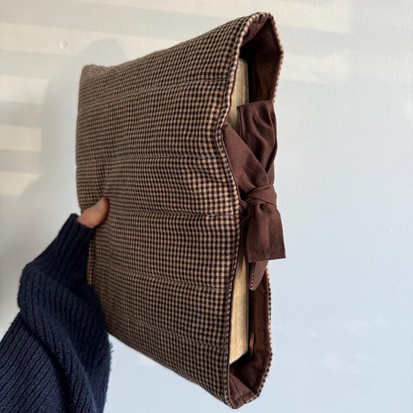 Funda bíblica con lazo de Dark Academia - Funda bíblica con lazo hecha a mano - Cuadros negros con lazo marrón chocolate