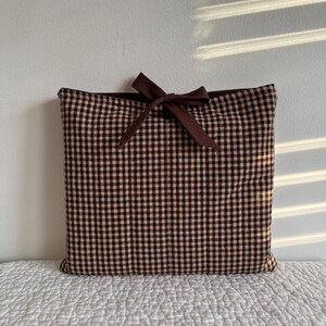 Dark Academia Bible Bow Sleeve Cover - Handmade Bow Bible Sleeve Cover - Black Check with Chocolate Brown Bow afbeelding 7