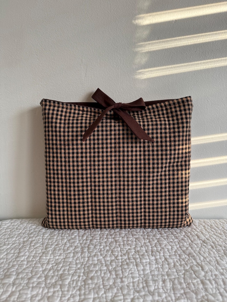Dark Academia Bible Bow Sleeve Cover - Handmade Bow Bible Sleeve Cover - Black Check with Chocolate Brown Bow afbeelding 7