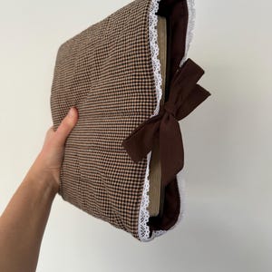 Dark Academia Bible Bow Sleeve Cover - Handmade Bow Bible Sleeve Cover - Black Check with Chocolate Brown Bow afbeelding 4