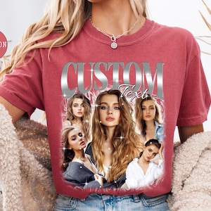 Puede incluir: Camiseta roja carmes&iacute; con un dise&ntilde;o de texto personalizado. El dise&ntilde;o presenta un collage de cinco mujeres con cabello largo. La palabra "CUSTOM" est&aacute; en letras grandes, plateadas y brillantes sobre la palabra "Text".