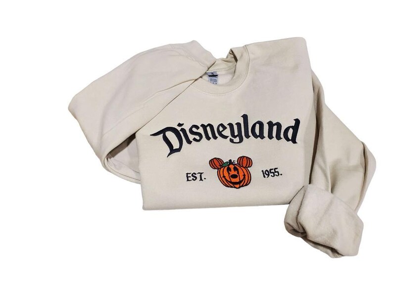 Sudadera de Halloween de Disneyland: Diseño bordado de Mickey y calabaza. imagen 6