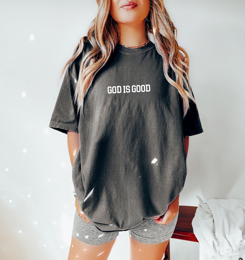 Camiseta "Dios es bueno" de Comfort Colors, camiseta religiosa, camiseta cristiana, camiseta moderna, camiseta positiva, camiseta extragrande, camiseta extragrande imagen 1