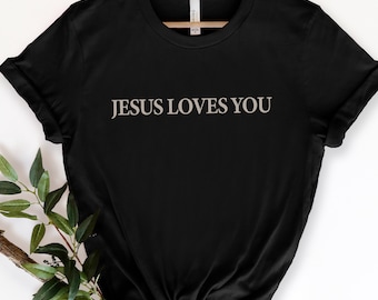 Camiseta Jesús te ama, Camiseta cristiana, Camiseta de Jesús, Camiseta con versículo bíblico, Merchandising cristiano, Regalos para el Día de la Madre, Regalo para ella, Regalo del Día de la Madre