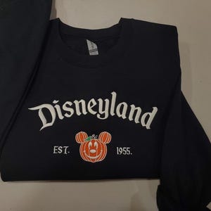 Sudadera de Halloween de Disneyland: Diseño bordado de Mickey y calabaza. imagen 7