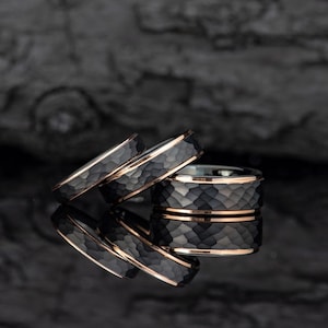 Alianza de boda martillada de tungsteno negro y oro rosa para hombre y mujer, anillo martillado, anillo de boda a juego para él y para ella.