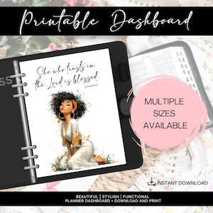 Può includere: Un dashboard stampabile con un'illustrazione di una donna con un vestito bianco e orecchini d'oro. Il testo «Chi confida nel Signore è benedetto» è visualizzato sopra l'immagine. Sono visibili anche le parole «Più taglie disponibili» e «Download istantaneo».