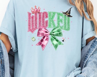 Camiseta Coquette Wicked con diseño de bruja con lazo rosa y verde, divertida camiseta con gráfico de mago Broadway, regalo de San Valentín para aficionados al teatro, colores cómodos