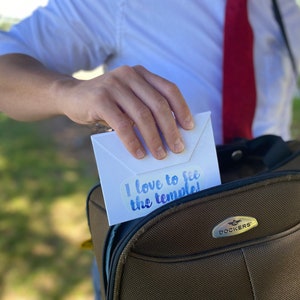 Estuche para tarjetas de visita Temple personalizable con frase en el frente