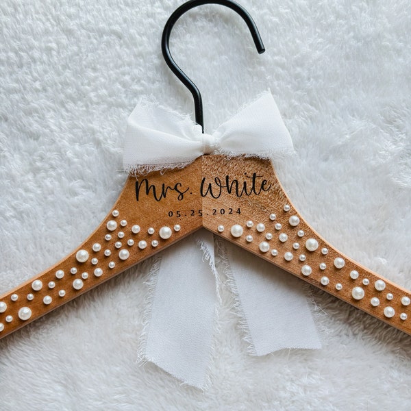 Wedding Title Hanger, Wedding Hangers, Bridesmaid Hanger, Personalized Wedding Title Hanger, Bridal Party Gift, Wedding Dress Hanger