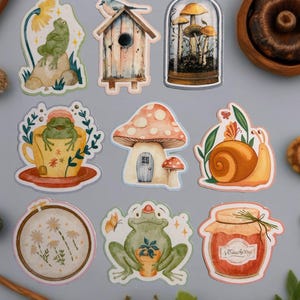 Lot d'autocollants lunatiques Cottagecore - Grenouilles, champignons, escargots, nichoir et plus | Autocollants en vinyle | Esthétique naturelle