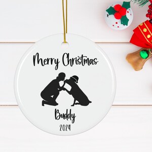サンタ犬のクリスマスオーナメント、カスタマイズ可能なクリスマスオーナメント、犬の飼い主、パーソナライズされたホリデーギフト、犬のお母さんへのギフト、サンタ帽子をかぶった犬
