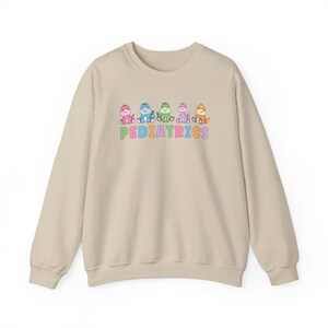 Chemise infirmière pédiatrique, sweat-shirt pédiatrique, sweat-shirt infirmière pédiatrique, t-shirt pédiatrie, t-shirt infirmière pédiatrique, cadeau infirmière pédiatrique, chemise pédiatrique image 7