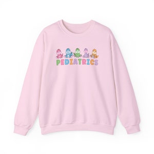Chemise infirmière pédiatrique, sweat-shirt pédiatrique, sweat-shirt infirmière pédiatrique, t-shirt pédiatrie, t-shirt infirmière pédiatrique, cadeau infirmière pédiatrique, chemise pédiatrique image 6