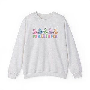 Chemise infirmière pédiatrique, sweat-shirt pédiatrique, sweat-shirt infirmière pédiatrique, t-shirt pédiatrie, t-shirt infirmière pédiatrique, cadeau infirmière pédiatrique, chemise pédiatrique image 4