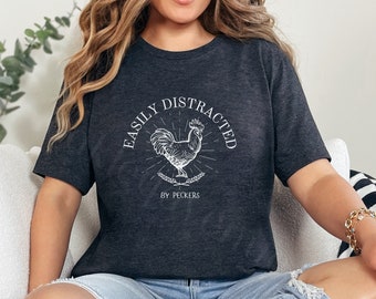 Facilement distrait par les peckers T-shirt drôle de fermier de poulet T-shirt élevant des poulets T-shirt de maman de poussins et de poules Cadeaux simples de la vie agricole pour elle