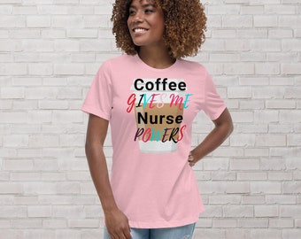 Kaffee gibt mir Krankenschwester Powers T-Shirt | Krankenschwester Shirt | Krankenschwester Wertschätzung | Nurse Life | Schwesternwoche | Geschenk für Krankenschwestern