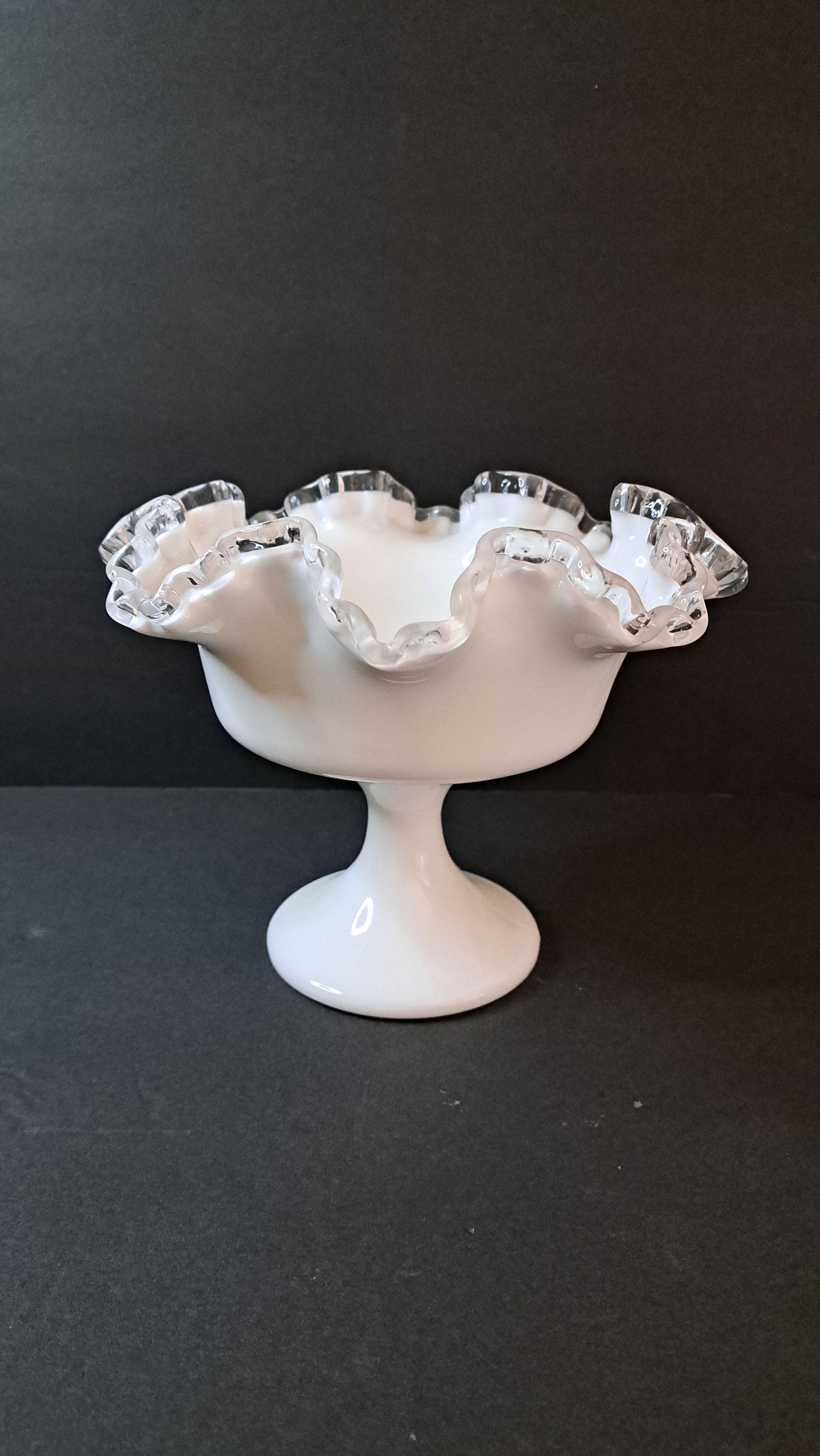 フェントン シルバー クレスト ミルクグラス 脚付きキャンディ皿