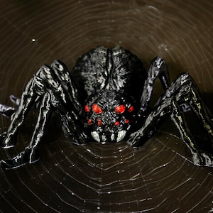 Realistic Spider Figurine for Home Decor and Halloween Gifts