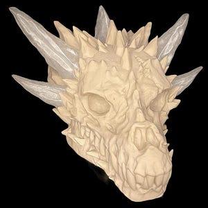 Dragon Skull Wall Decor – 3D Printed Fantasy Skull with Crystal Spikes – Gothic Mythical Decor – Dark Fantasy Wall Art – Unique Gift"