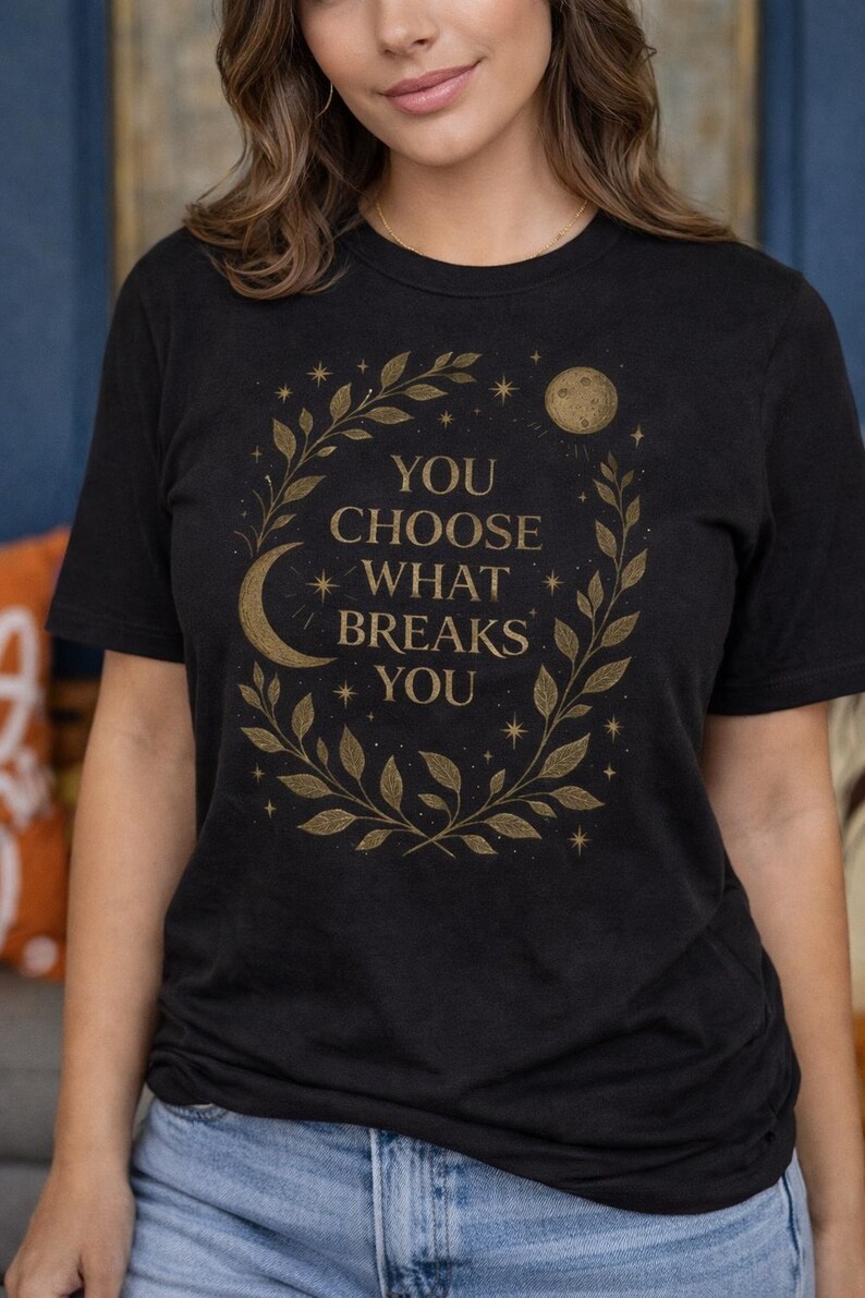 Camiseta Romantasy, Camiseta "Tú eliges lo que te rompe", Top de romance fantástico, Camiseta para lectores de Booktok, Regalo celestial para amantes de los libros, Camiseta con estética de hadas imagen 1