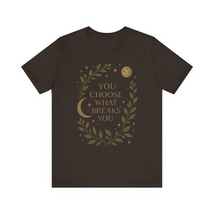 Camiseta Romantasy, Camiseta "Tú eliges lo que te rompe", Top de romance fantástico, Camiseta para lectores de Booktok, Regalo celestial para amantes de los libros, Camiseta con estética de hadas Brown