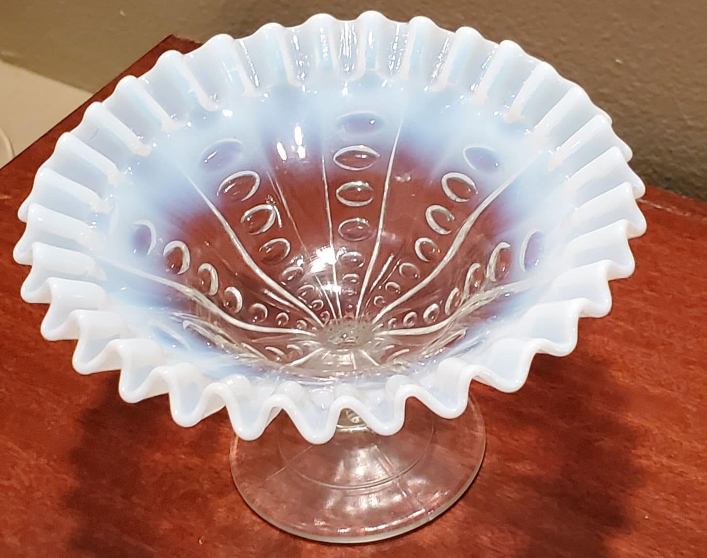 DUGAN GLASS DAISY＆PLUMEホワイトオパルセント　ガラス皿 DUGAN GLASS DAISY＆PLUMEホワイトオパルセント ガラス皿