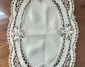 Antique Hand Embroidered Oval Ecru Linen Doily/Placemat/Tablerunner Bobbin Lace 20x13